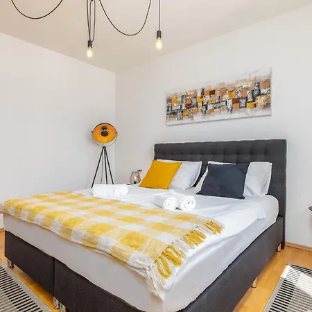 Pet Friendly In * Pola