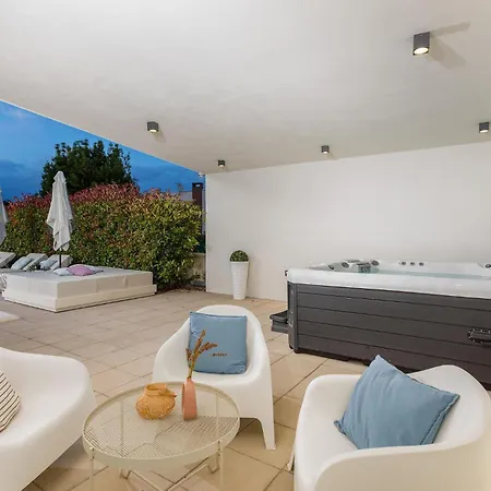 Lovely In With Wifi Holiday home Pula