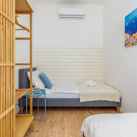 Pet Friendly In Pola