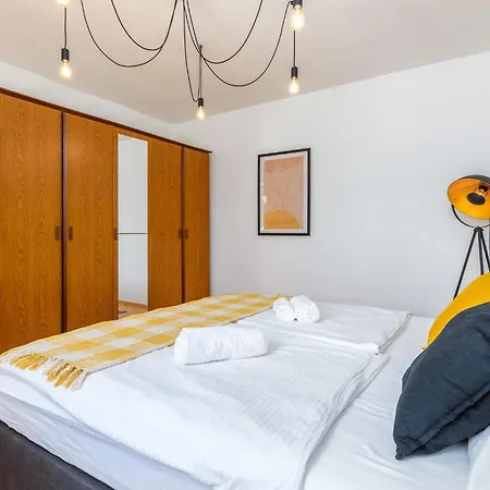 Pet Friendly In * Pola