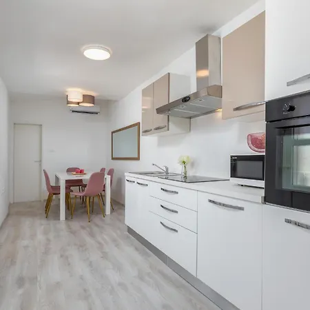 Lovely In With Wifi Holiday home