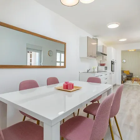 Lovely In With Wifi Holiday home Pula