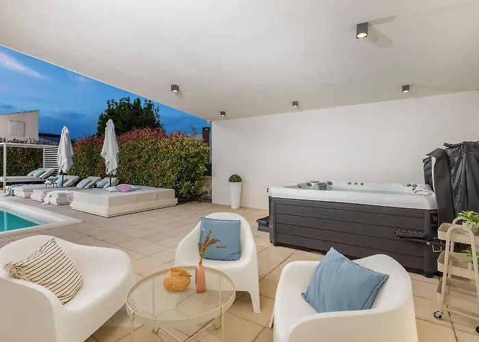 3 Bedroom Amazing In 펜션 풀라